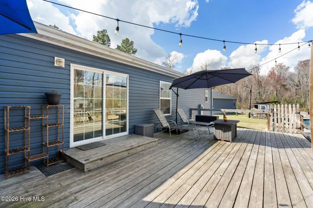 460 Oakey Point Road, Hampstead, NC 28443