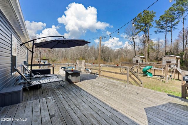 460 Oakey Point Road, Hampstead, NC 28443