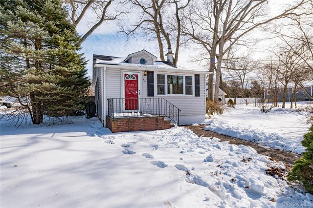 59 Webster Avenue, Ronkonkoma, NY 11779