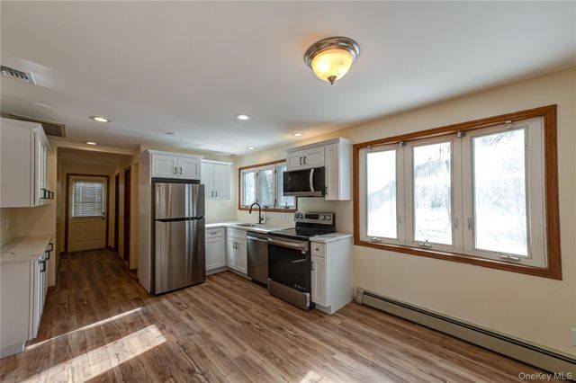 59 Webster Avenue, Ronkonkoma, NY 11779