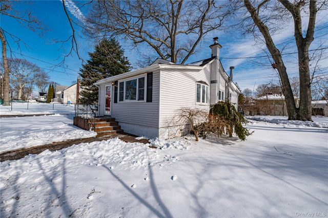 59 Webster Avenue, Ronkonkoma, NY 11779