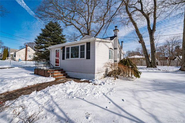 59 Webster Avenue, Ronkonkoma, NY 11779