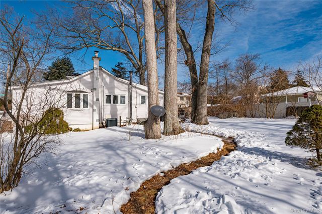 59 Webster Avenue, Ronkonkoma, NY 11779