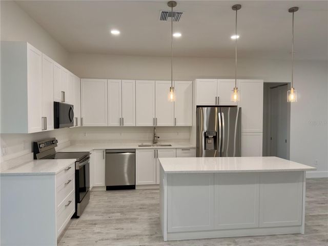 571 MIMOSA AVENUE NW, Port Charlotte, FL 33952