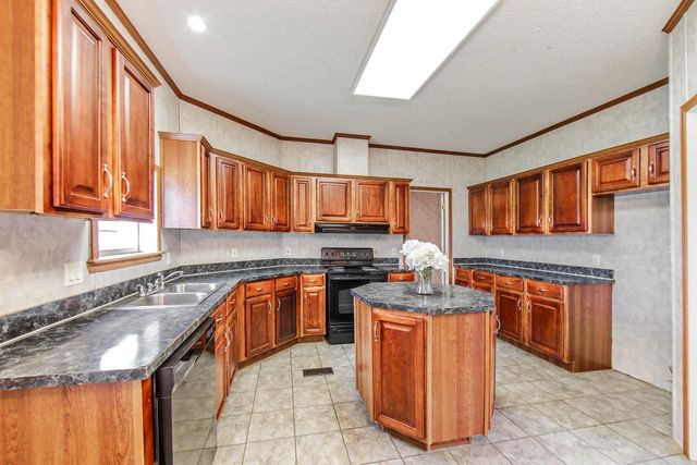 133 Honeysuckle Dr, Thibodaux, LA 70301