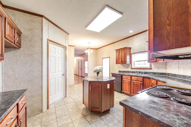 133 Honeysuckle Dr, Thibodaux, LA 70301