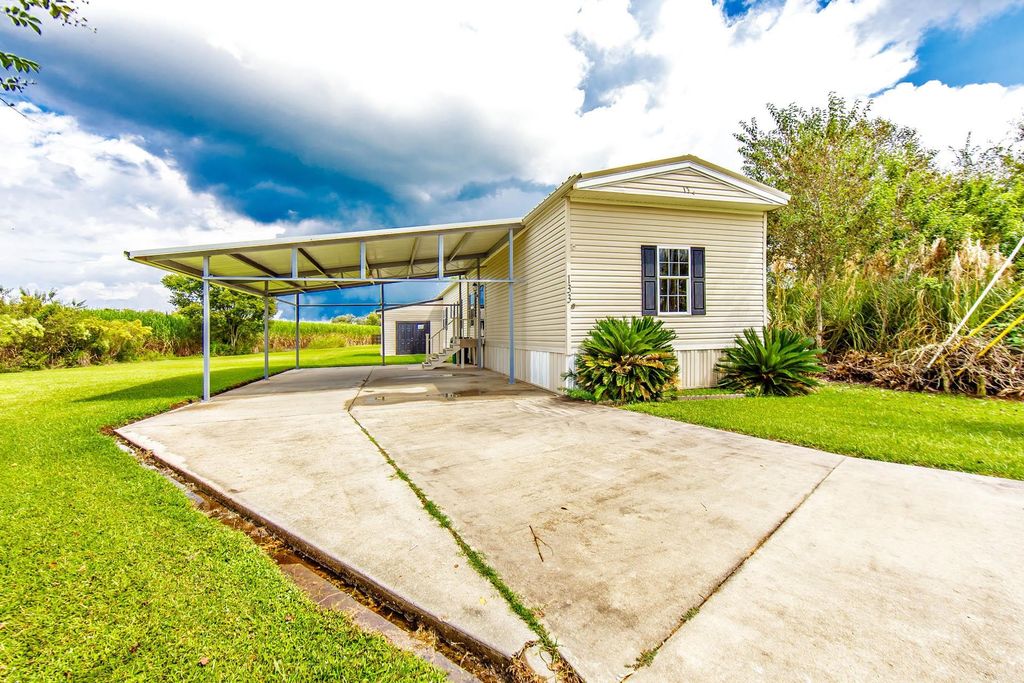 133 Honeysuckle Dr, Thibodaux, LA 70301