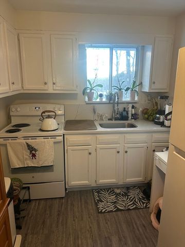 50 Commonwealth Ave Left, Worcester, MA 01604