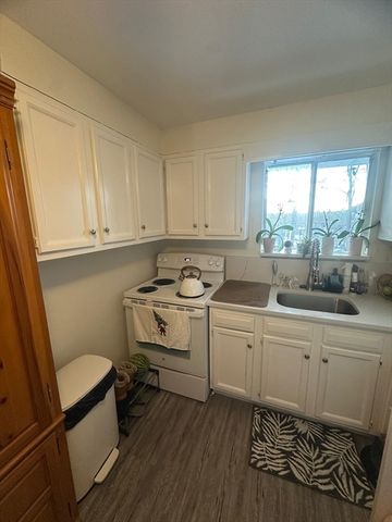 50 Commonwealth Ave Left, Worcester, MA 01604