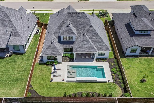 4304 S 87th Street, Bentonville, AR 72713