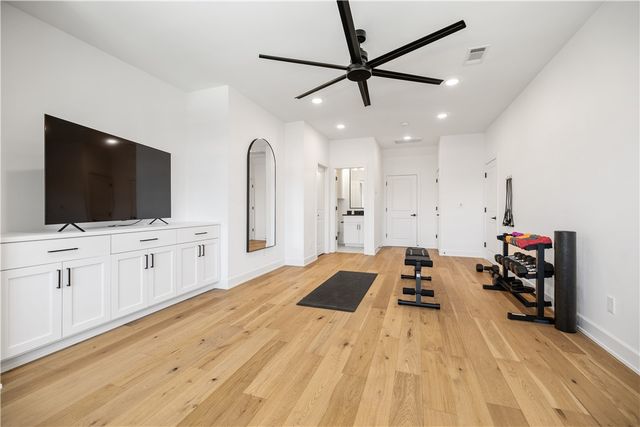 4304 S 87th Street, Bentonville, AR 72713