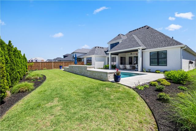 4304 S 87th Street, Bentonville, AR 72713