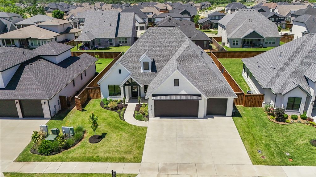4304 S 87th Street, Bentonville, AR 72713