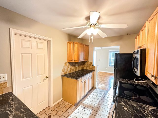 169 Gateway Drive, Waterford, MI 48328