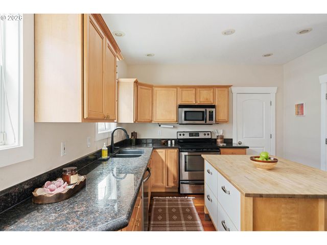 4946 Ne 35TH Pl, Portland, OR 97211