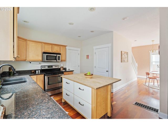 4946 Ne 35TH Pl, Portland, OR 97211