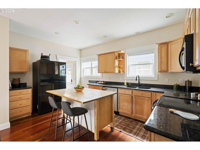 4946 Ne 35TH Pl, Portland, OR 97211