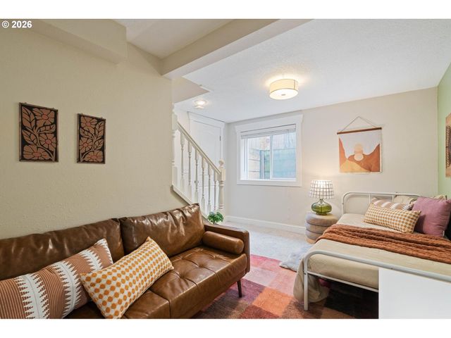 4946 Ne 35TH Pl, Portland, OR 97211