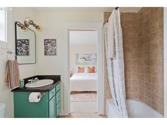 4946 Ne 35TH Pl, Portland, OR 97211