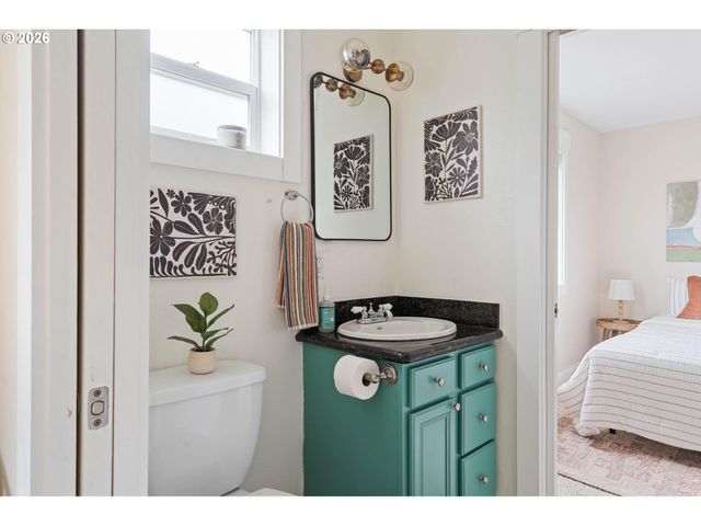 4946 Ne 35TH Pl, Portland, OR 97211