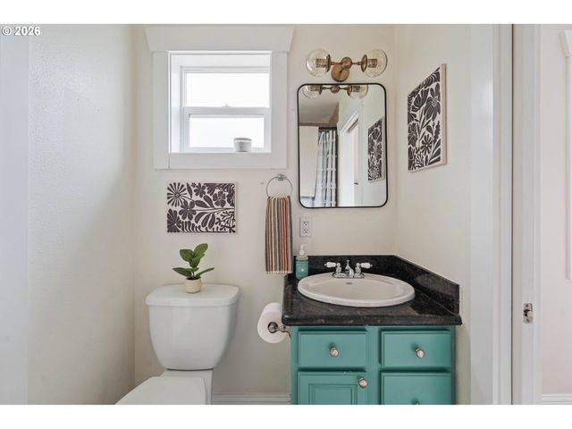 4946 Ne 35TH Pl, Portland, OR 97211