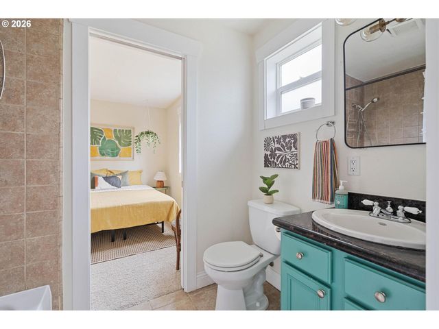 4946 Ne 35TH Pl, Portland, OR 97211