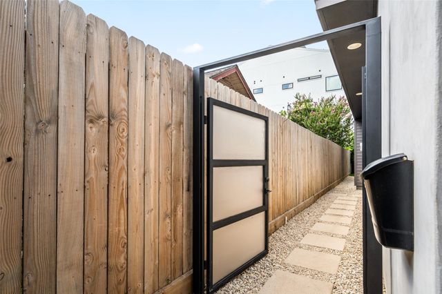 1728 Ridgewood Street, Houston, TX 77006