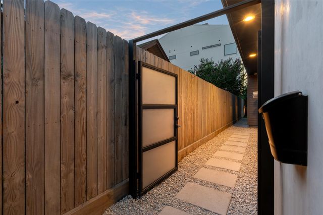 1728 Ridgewood Street, Houston, TX 77006