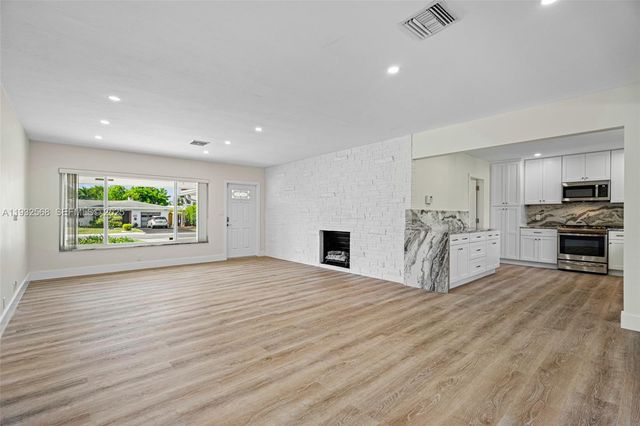 251 SE 7th St, Pompano Beach, FL 33060