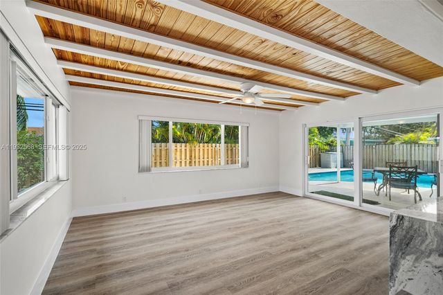 251 SE 7th St, Pompano Beach, FL 33060