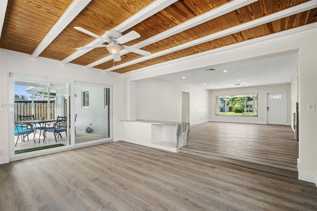 251 SE 7th St, Pompano Beach, FL 33060