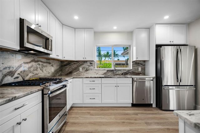 251 SE 7th St, Pompano Beach, FL 33060