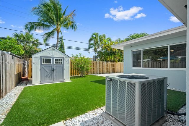 251 SE 7th St, Pompano Beach, FL 33060