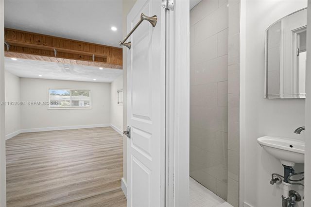 251 SE 7th St, Pompano Beach, FL 33060