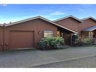 2267 RIDGEWAY Dr, Eugene, OR 97401