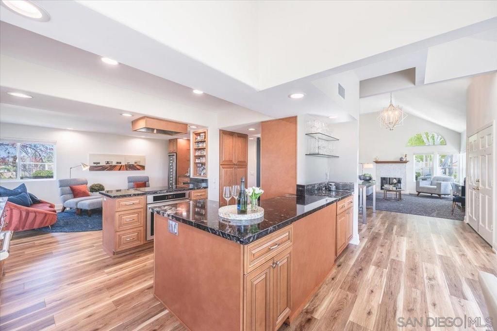 Image 15 of property listing at 3603 Lorimer Ln, Encinitas, CA 92024