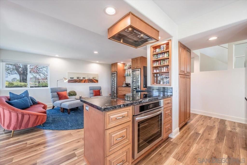 Image 16 of property listing at 3603 Lorimer Ln, Encinitas, CA 92024