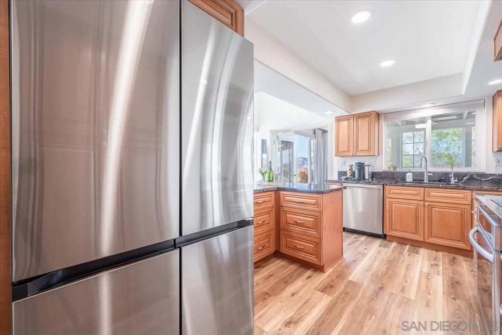 Image 17 of property listing at 3603 Lorimer Ln, Encinitas, CA 92024