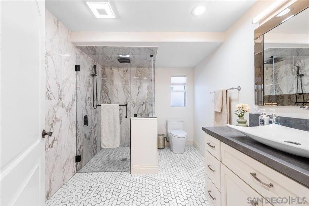 Image 23 of property listing at 3603 Lorimer Ln, Encinitas, CA 92024