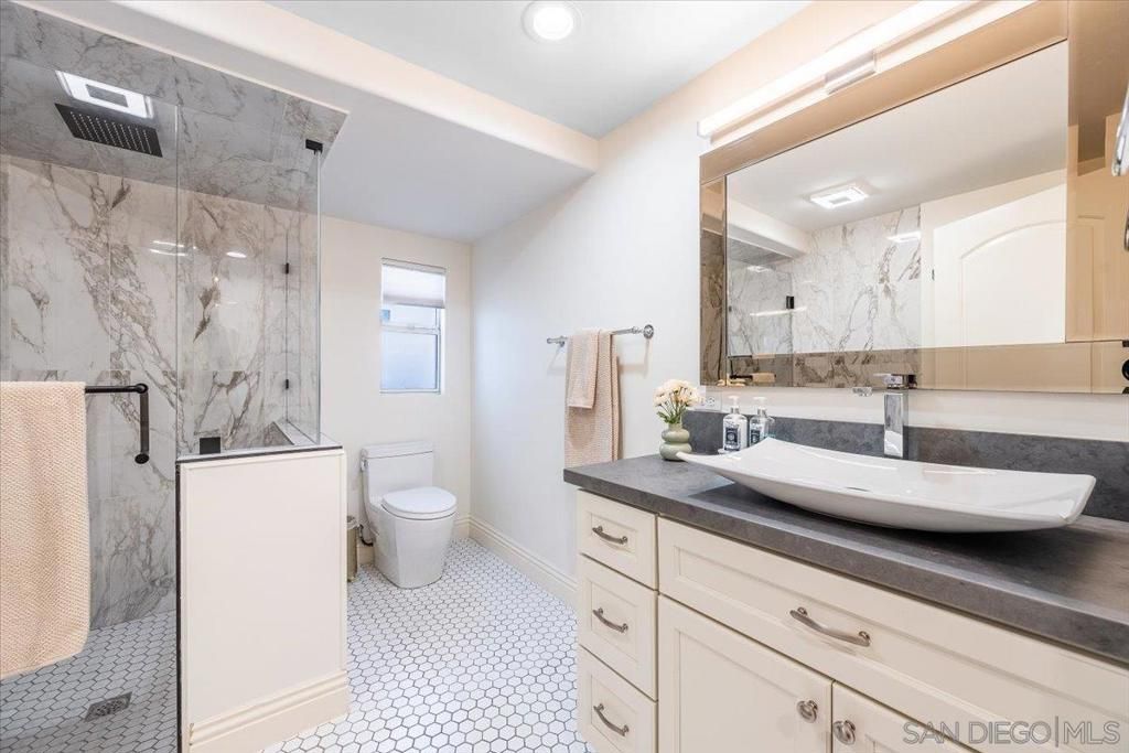 Image 24 of property listing at 3603 Lorimer Ln, Encinitas, CA 92024