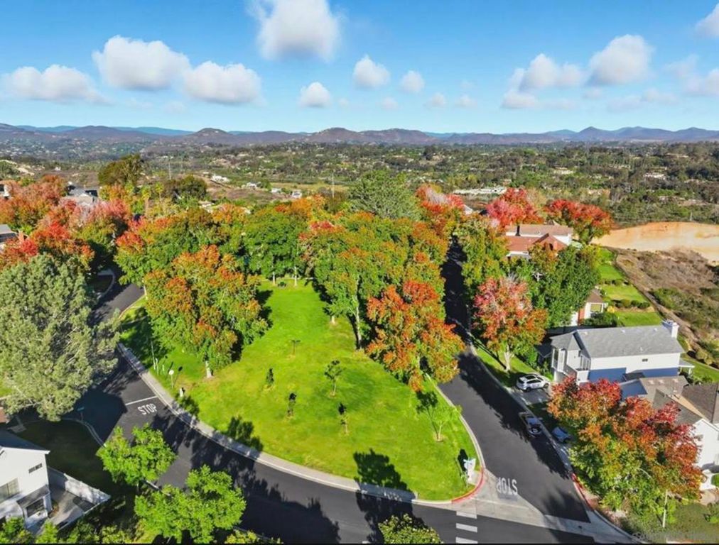 Image 54 of property listing at 3603 Lorimer Ln, Encinitas, CA 92024