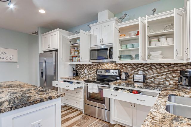 967 Bowers Lane, Crystal Beach, TX 77650