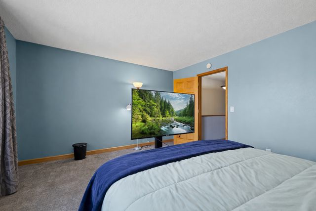 6016 Golden Valley Road, Golden Valley, MN 55422