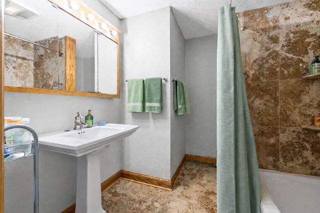 6016 Golden Valley Road, Golden Valley, MN 55422