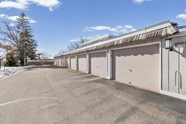 6016 Golden Valley Road, Golden Valley, MN 55422