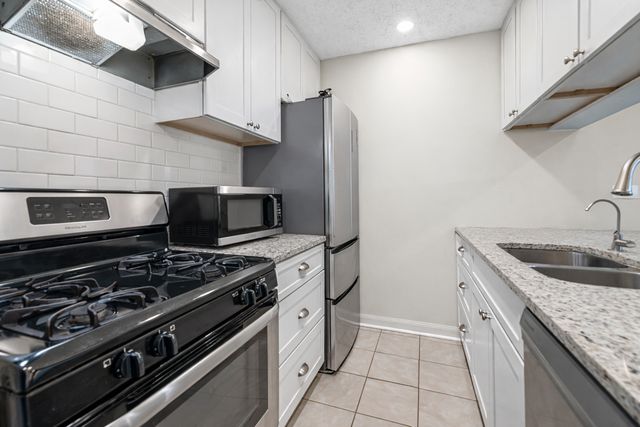 6016 Golden Valley Road, Golden Valley, MN 55422