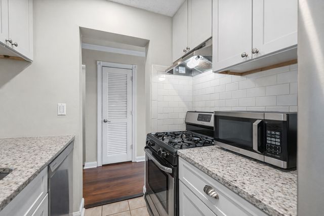 6016 Golden Valley Road, Golden Valley, MN 55422