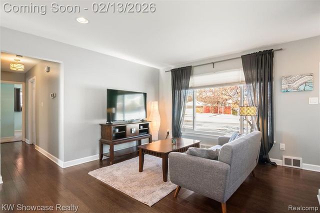 42011 Brentwood Drive, Plymouth, MI 48170