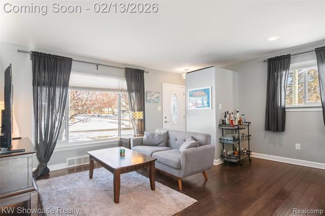 42011 Brentwood Drive, Plymouth, MI 48170