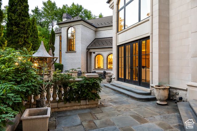 5508 S WALKER ESTATES CIR, Holladay, UT 84117